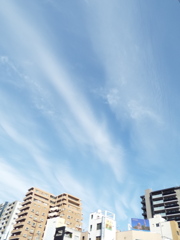 千住の放射状の雲だらけの空