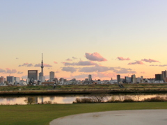 すこしファンタスな荒川の夕方の風景