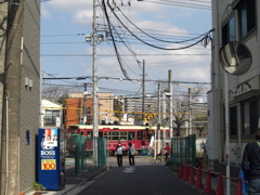荒川7丁目の踏切の赤い都電荒川線