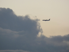雲中の飛行機３