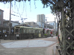 ジョイフル三ノ輪の都電荒川線と三ノ輪橋駅