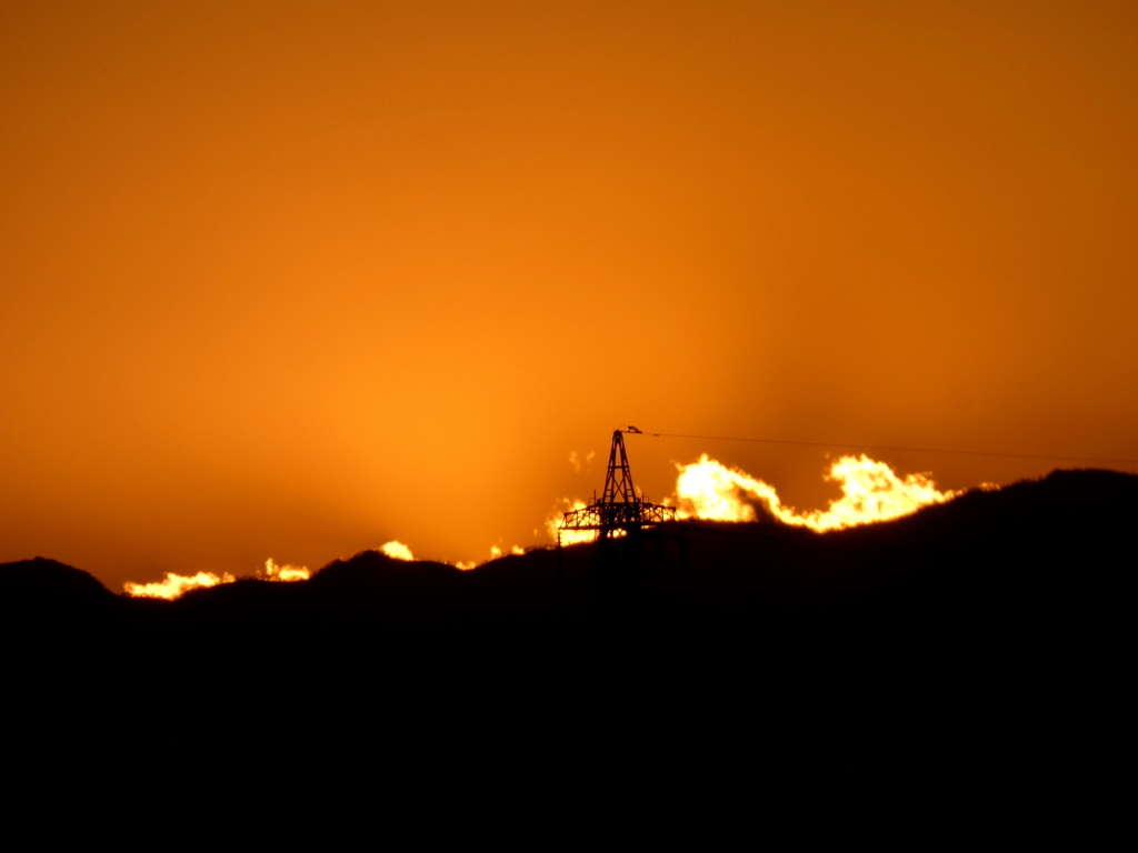 ’21.12.13.夕日が落ちた後の雲が立ち上る丹沢山系の夕焼け
