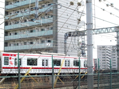 千住の日の出町の土手から北千住へ向かう東武伊勢崎線