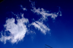 屋根上の青の世界の彩雲