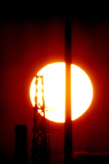 隅田川の煙突鉄塔の夕日