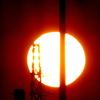 隅田川の煙突鉄塔の夕日