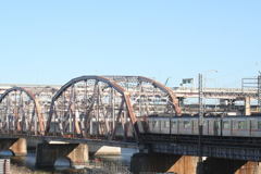 金八土手から堀切橋と並ぶ京成本線荒川橋梁