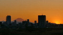西新井橋から菜畑山の右裾野に入る夕日