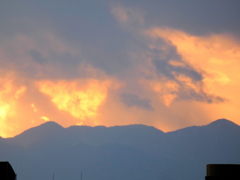 ’22新春の荒川土手から丹沢山系の荒れる夕雲