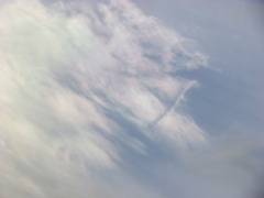 雲を切り裂くジェットん痕跡