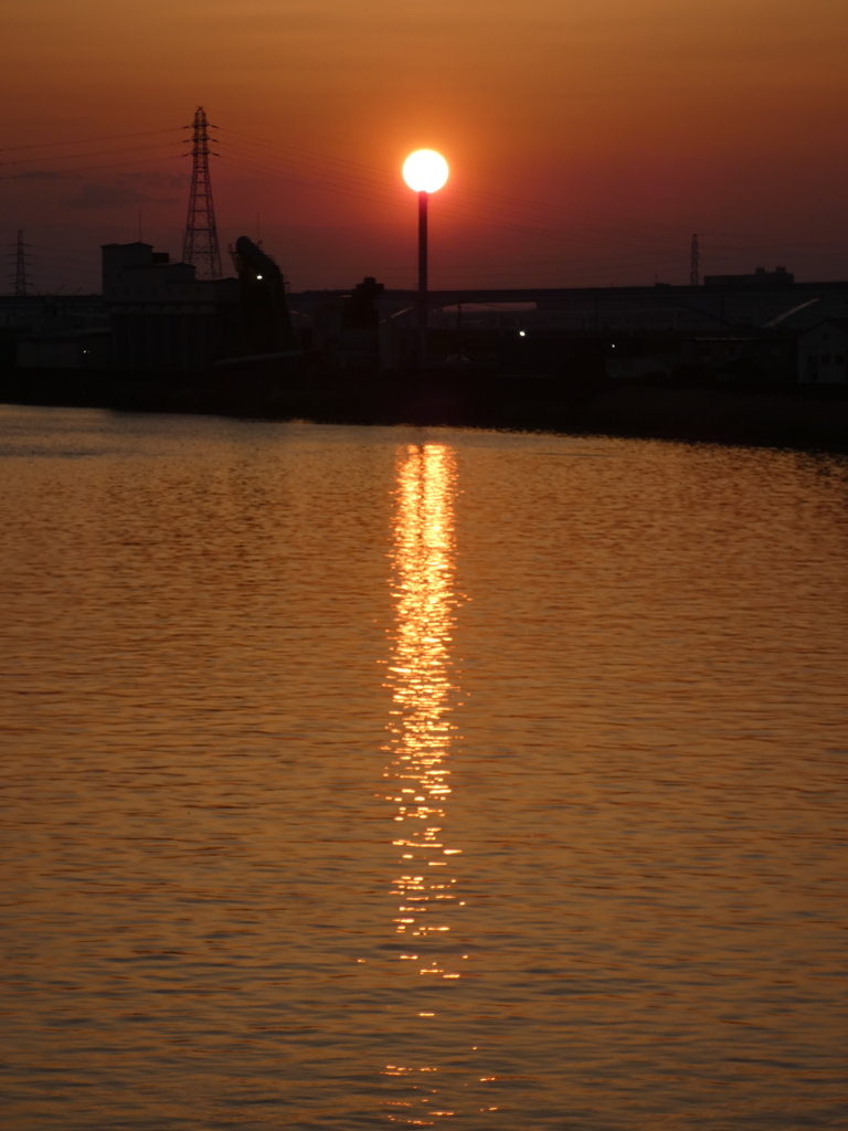ぴったりと夕日サンロード