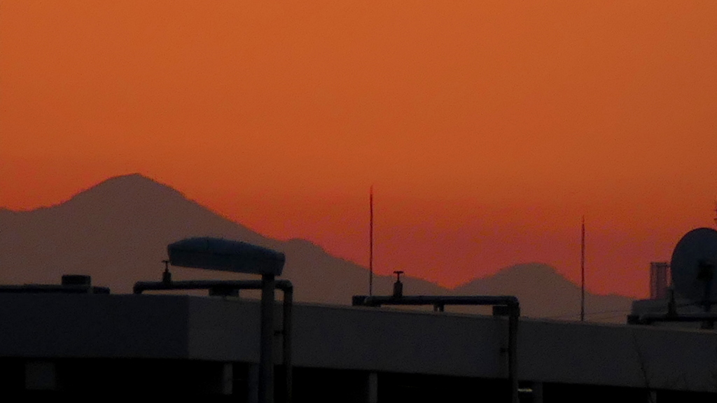 標高差約400m丹沢蛭ヶ岳と榛の木丸の夕焼け