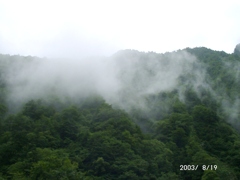 富山宇奈月駅の山の層雲