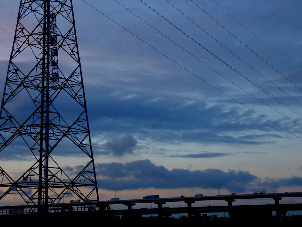 荒川の高速高架上のK/H不平衡波雲
