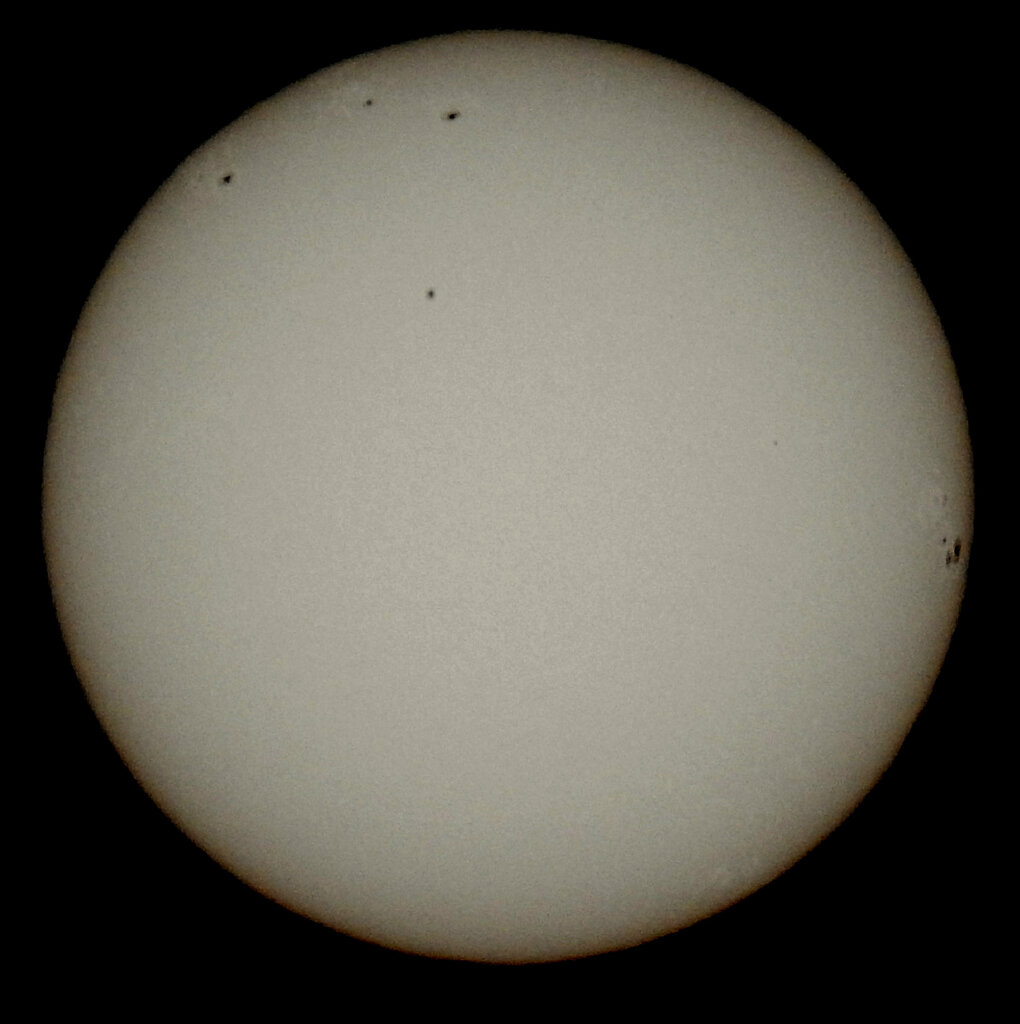 723.03.03.12:42.の5枚を重ね画像処理した太陽面