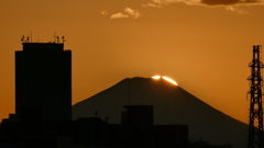 富士山頂部右に