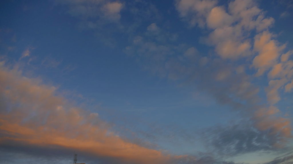 隅田川下流方面の夕雲