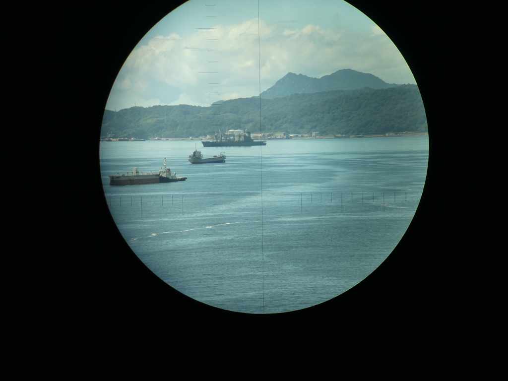 潜水艦の潜望鏡から呉の海の実際の景色が見えた、コリメート撮影で