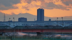 荒川土手から大岳山の夕焼け