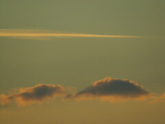 細長い夕雲と