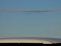 車上の直線雲