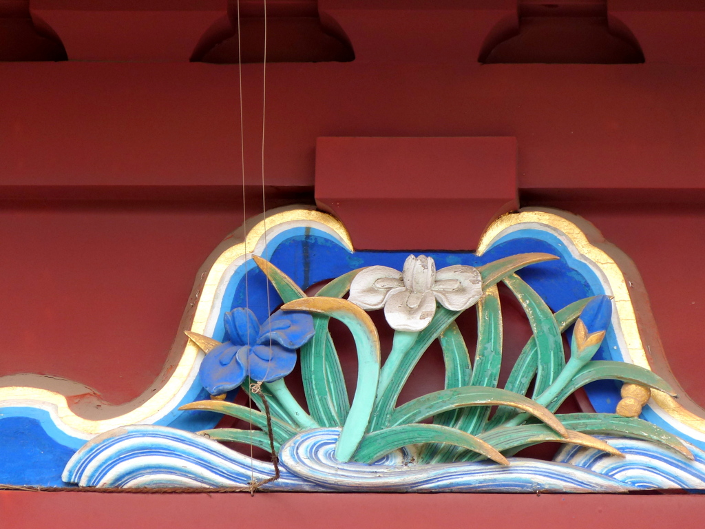 根津神社のボタニカル彫刻４