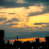 青い雲下の夕焼け