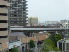 病院の窓から、パチリッ、京成線かな