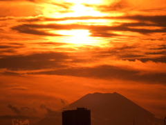 夕日と富士山と雲の織り成す風景
