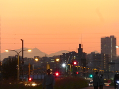 '22.10.20.日の入り直後の左~三つ峠山.黒岳.鶴鳥屋山