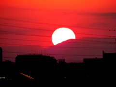 '22.3.10.の左大蔵高丸夕日が落ちる右の雁ヶ腹摺山