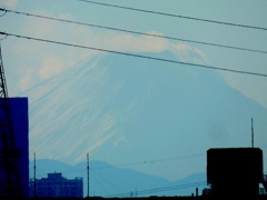 西新井橋の上の昼間の富士山