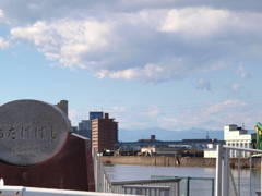 尾竹橋から雲取山白岩山と隅田川上の大きな積雲