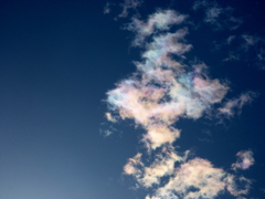 屋根上の彩雲