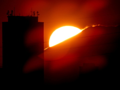 荒川土手から富士山の裾野の夕日