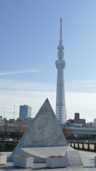 隅田川桜橋画伯のモニュメントから