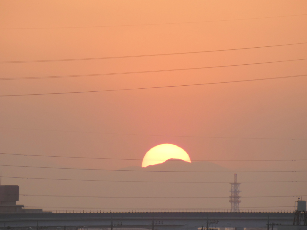 '22.04.12.18:06.白岩山の夕日