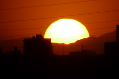 千住新橋から景信山右裾野と笹山の谷の夕日
