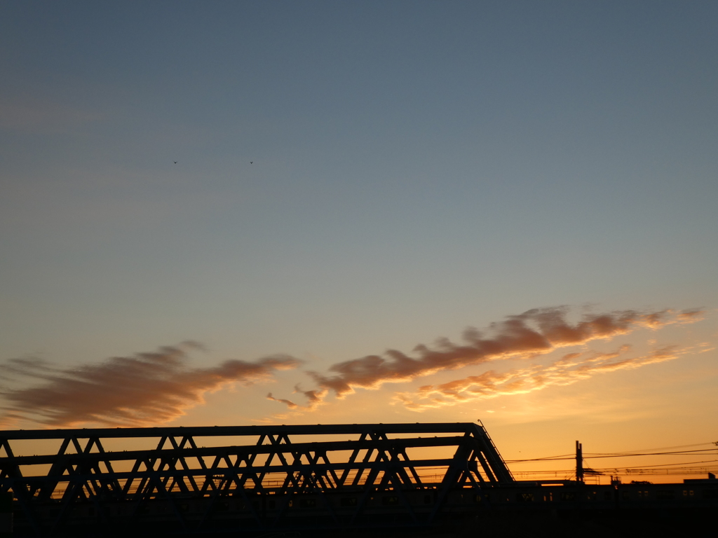 鉄橋の上のK・H不平衡雲が２つ
