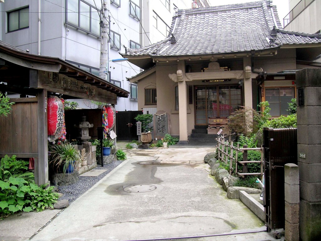 八百屋お七のお墓円乗寺、現在は境内はビルになった