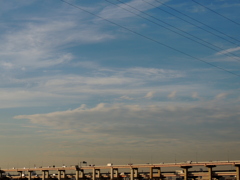 西新井橋から高速高架上のK/H不平衡波の雲