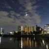 隅田川の夜景橋と月と