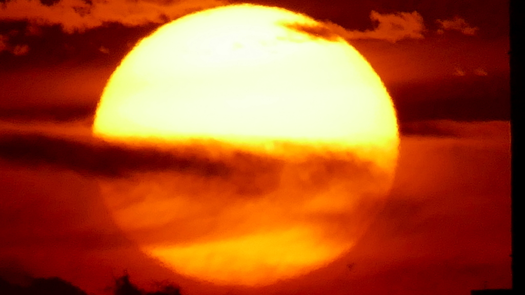 蛭ヶ岳上空の夕日