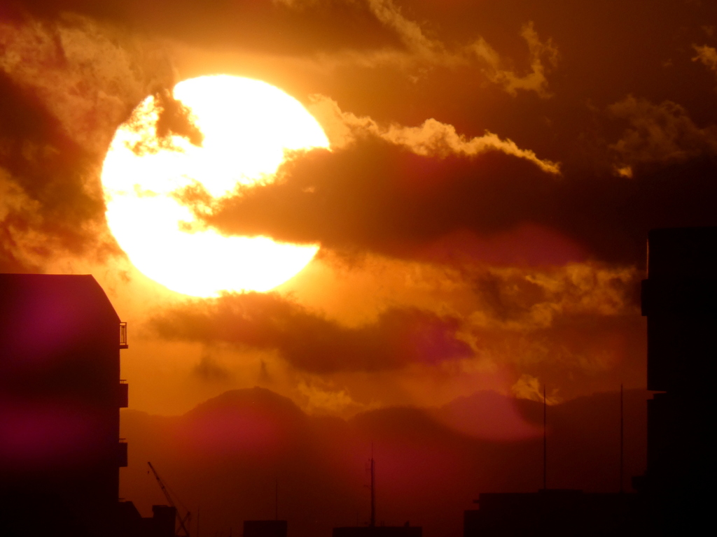 '21.12.26.塔ノ岳上空の雲被る夕日