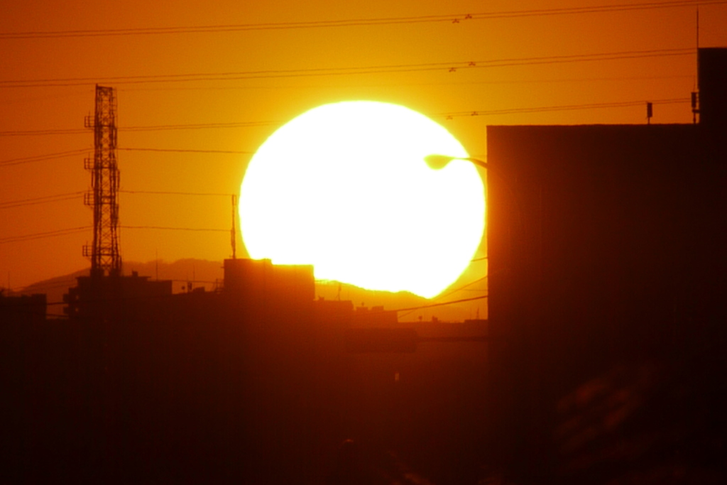 徳右衛門岳と景信山の谷の夕日