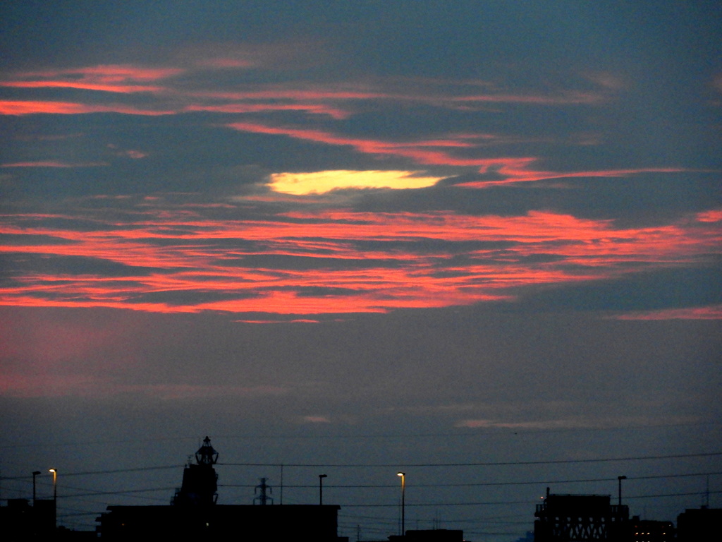 千住新橋から何時迄も残る梅雨明け前の綺麗な夕焼