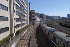 鶯谷の坂から上の駅に向かう常磐線