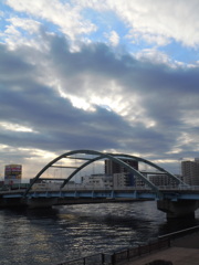 隅田川尾竹橋の夕雲