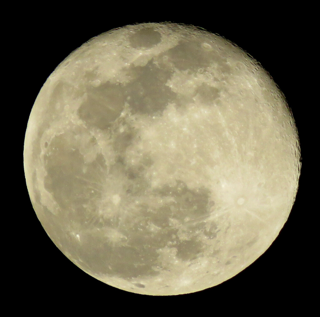 '22.12.09.20:30.の5枚を重ね画像処理した月齢15.2