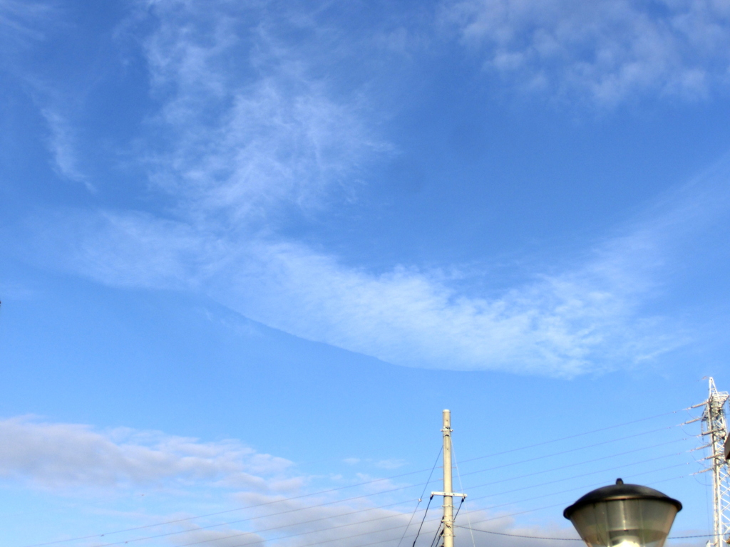 桜木ワンドの東の空の薄い雲